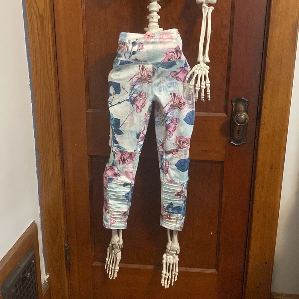 RBX Rose Pattern Crop Leggings (M)